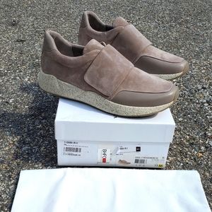NIB VINCE Gage Woodsmoke Gray Leather Suede Velcro Walking Sneakers sz 11
